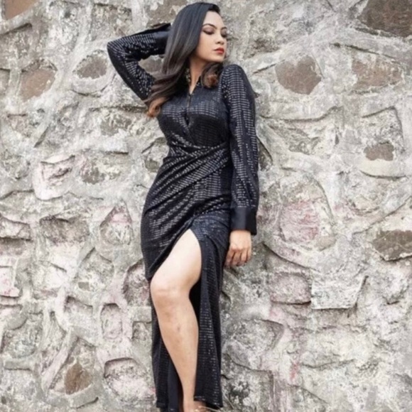 SOLD!! NWOT ZARA Women’s BLOGGER FAVE Black Sequin Ruched Midi Dress Medium M - Picture 7 of 12